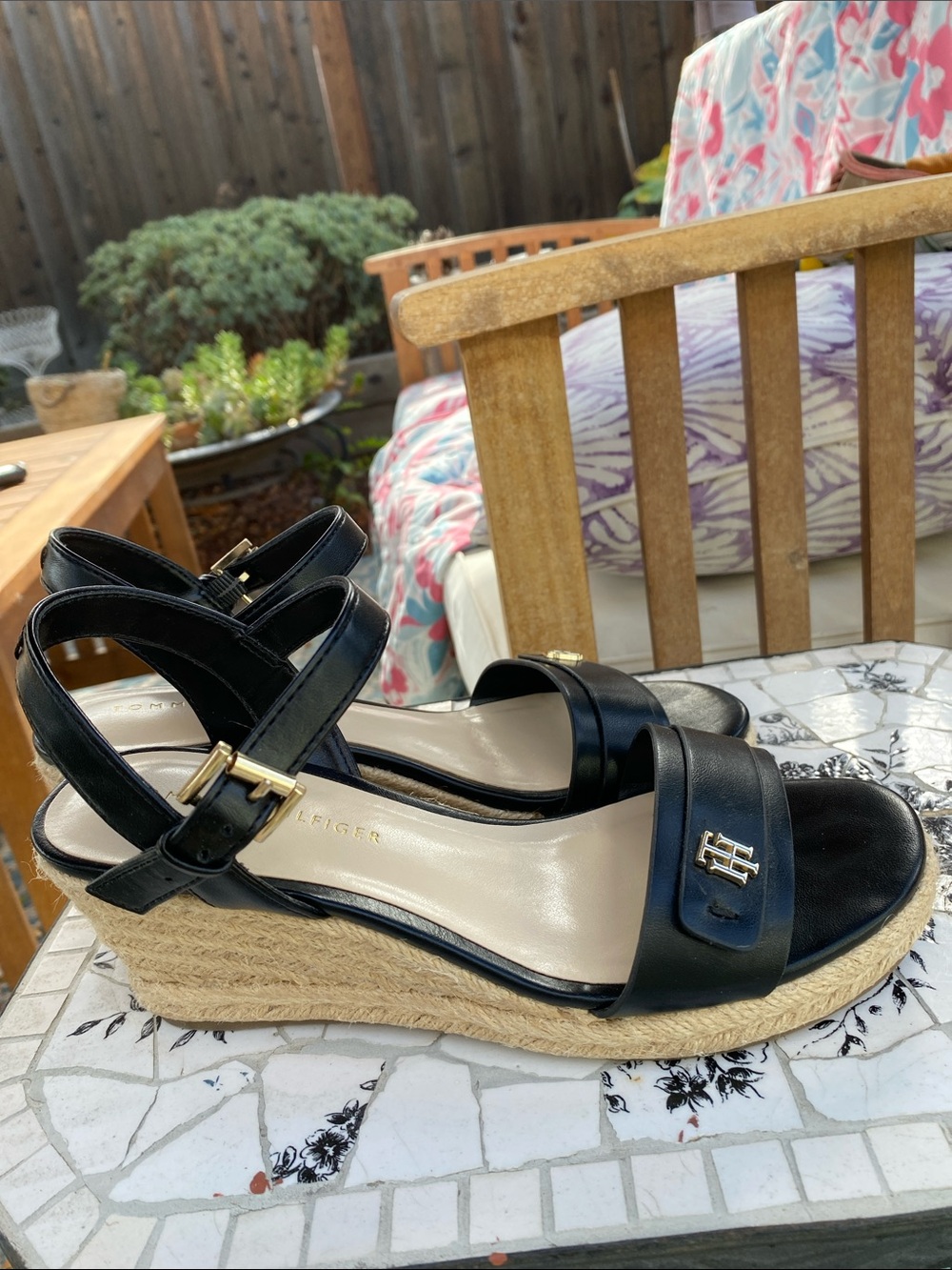 Tommy Hilfiger Black Leather Logo Slingback Sandals - new, NWOT - Picture 2 of 6